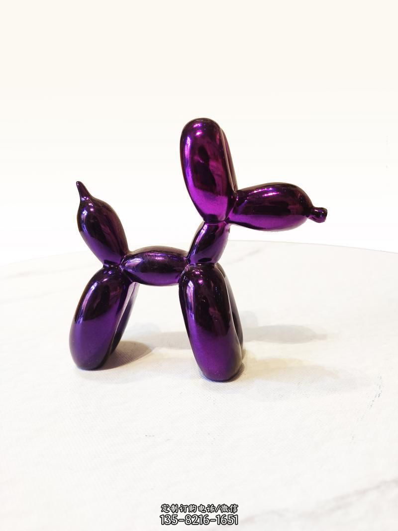 紫色气球狗雕塑