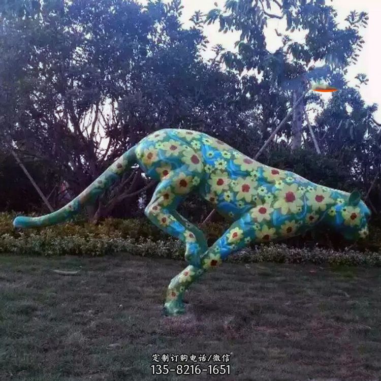 彩绘豹子雕塑-玻璃钢彩绘草坪动物摆件