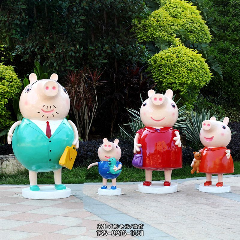 小猪佩奇卡通雕塑一家人