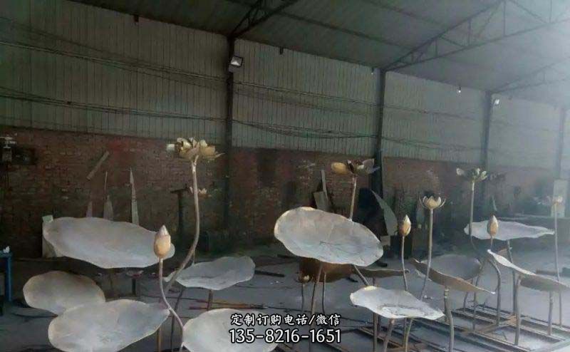 锻铜荷叶荷花广场景观铜雕 锻铜荷叶荷花广场景观铜雕