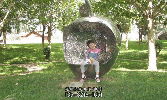 公园不锈钢苹果座椅雕塑