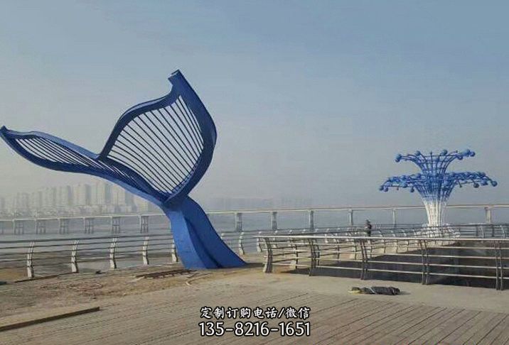 不锈钢抽象喷水鲸鱼雕塑