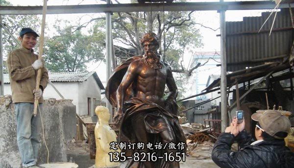 廣場西方男人人物銅雕 廣場西方男人人物銅雕