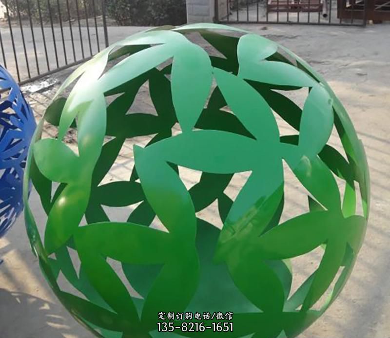 不锈钢绿圆球景观雕塑