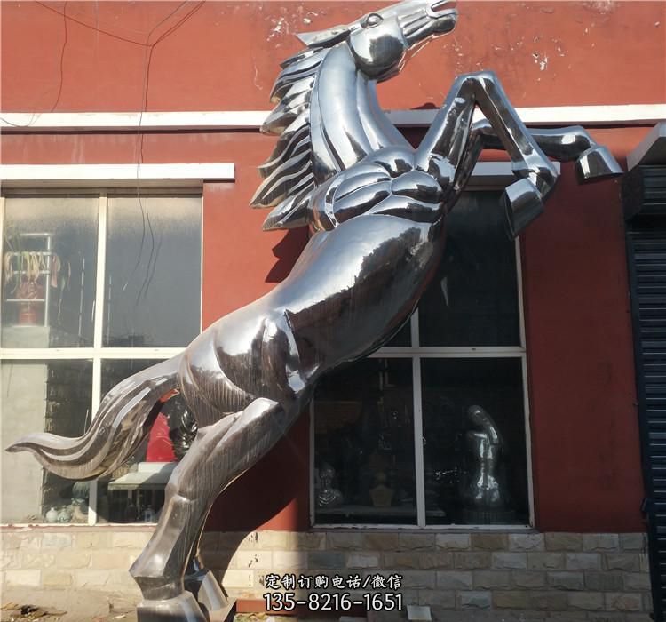 不锈钢跳跃马雕塑