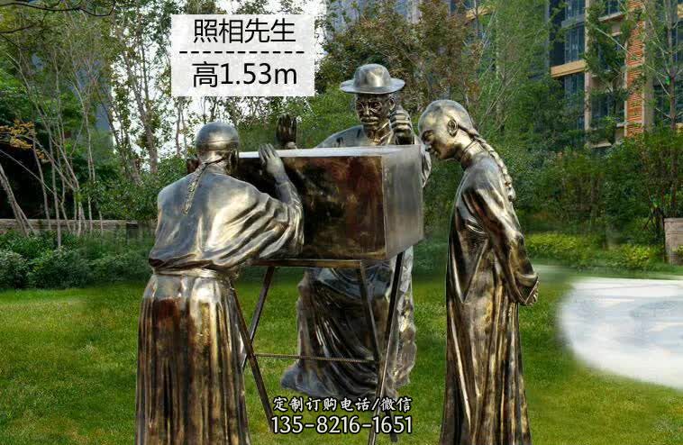 照相人物铜雕-行走人物雕塑 照相人物铜雕-行走人物雕塑