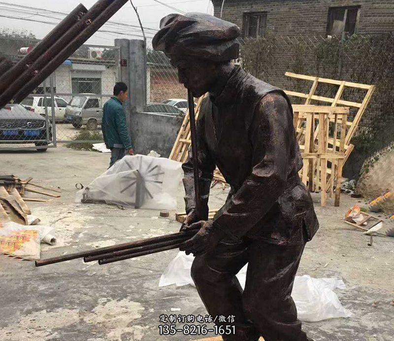 少数民族的乐器和人物街边铜雕 少数民族的乐器和人物街边铜雕