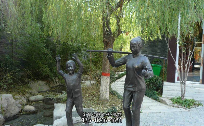 回家母子公园铜雕景观雕塑 回家母子公园铜雕景观雕塑
