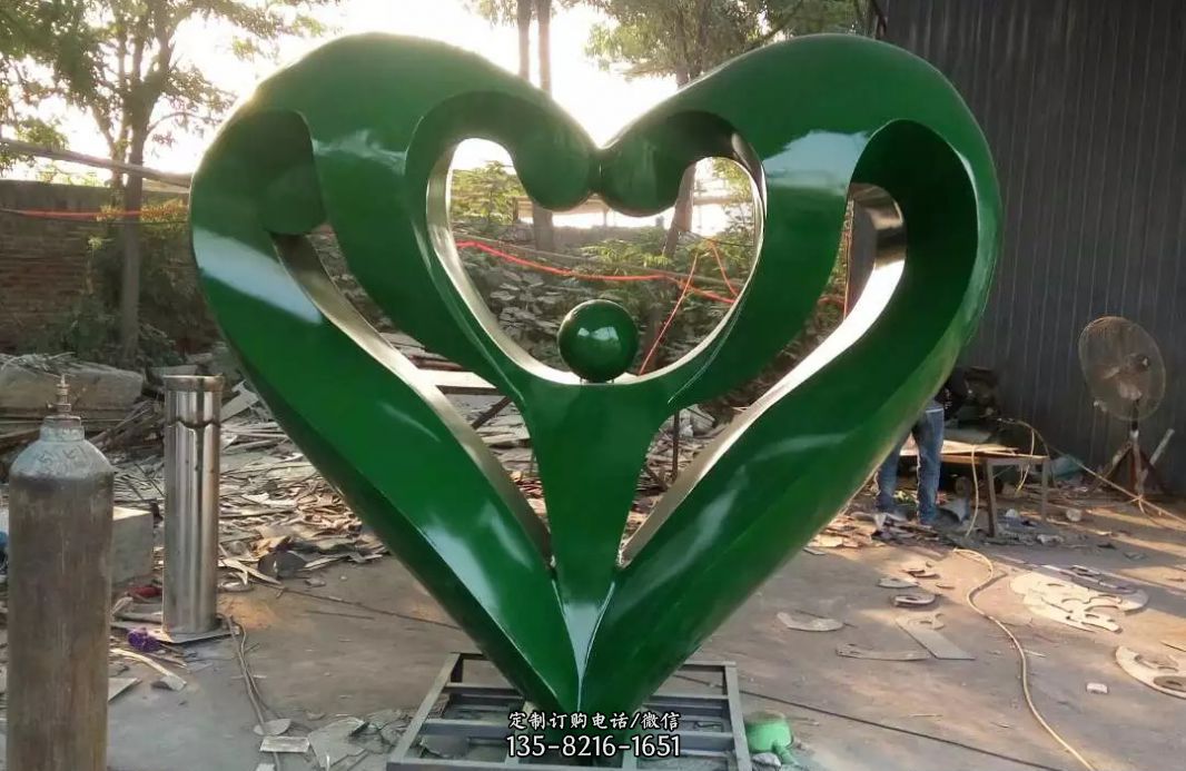 不锈钢抽象一家三口雕塑 不锈钢抽象一家三口雕塑