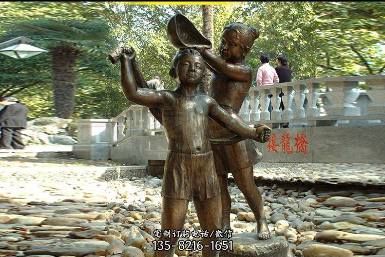 儿童洗澡公园人物铜雕 儿童洗澡公园人物铜雕
