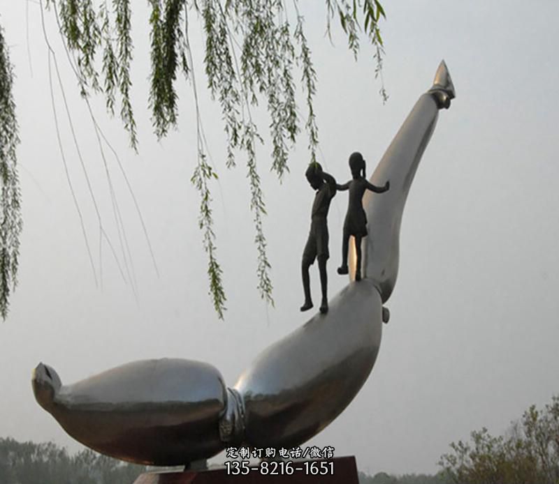广场不锈钢站在海豚情侣景观龙8官网 广场不锈钢站在海豚情侣景观龙8官网