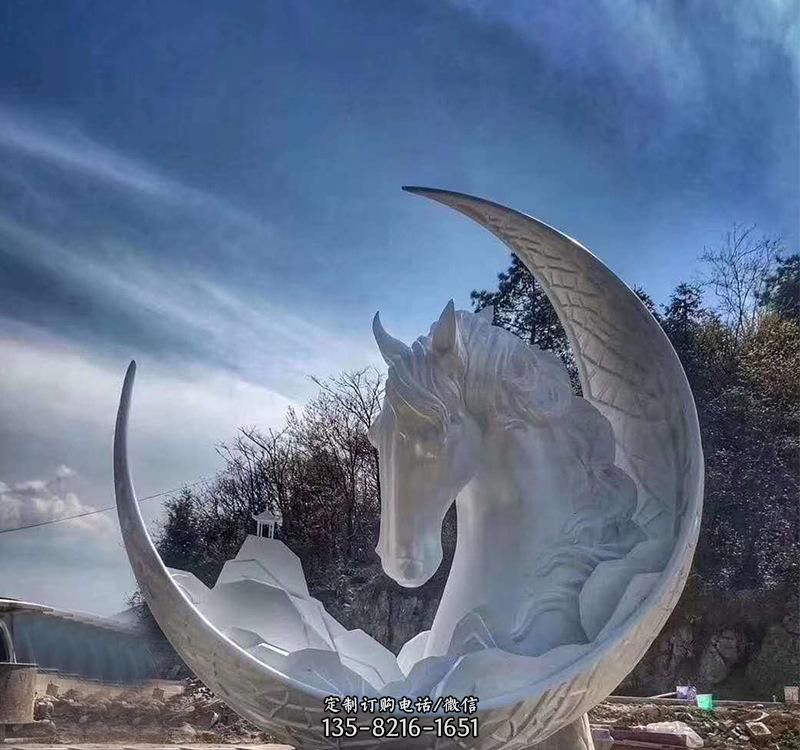 不锈钢月亮马雕塑