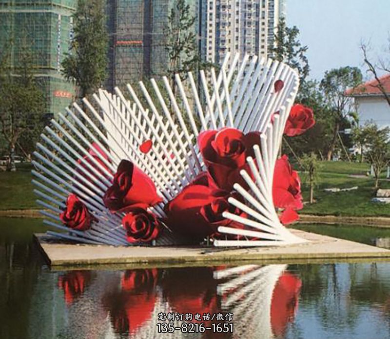 不锈钢湖边红玫瑰雕塑