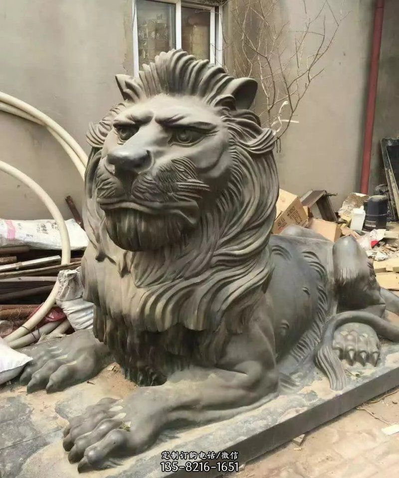 汇丰趴着的狮子铜雕