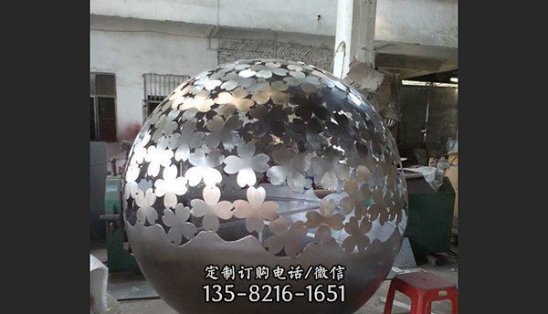 不锈钢花朵镂空球景观雕塑