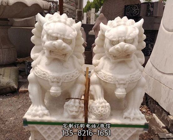 汉白玉踩绣球狮子石雕_2 汉白玉踩绣球狮子石雕_2