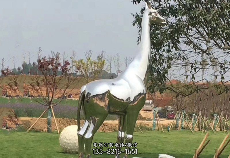 不锈钢长颈鹿雕塑2