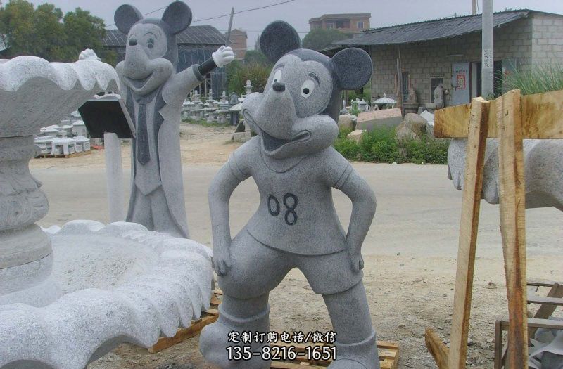 卡通米老鼠和唐老鸭石雕