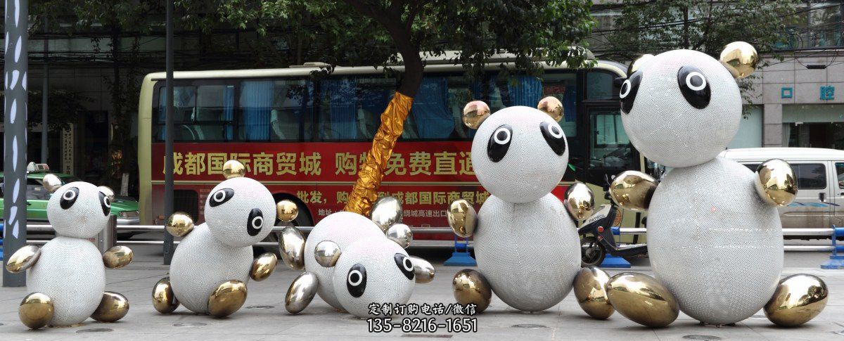 街边不锈钢抽象熊猫雕塑