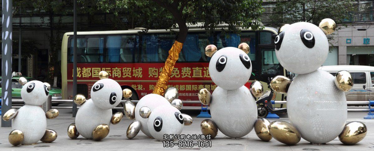 街边不锈钢抽象熊猫雕塑 街边不锈钢抽象熊猫雕塑