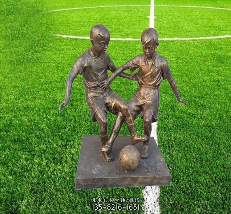 广场铜雕踢足球小孩人物雕塑