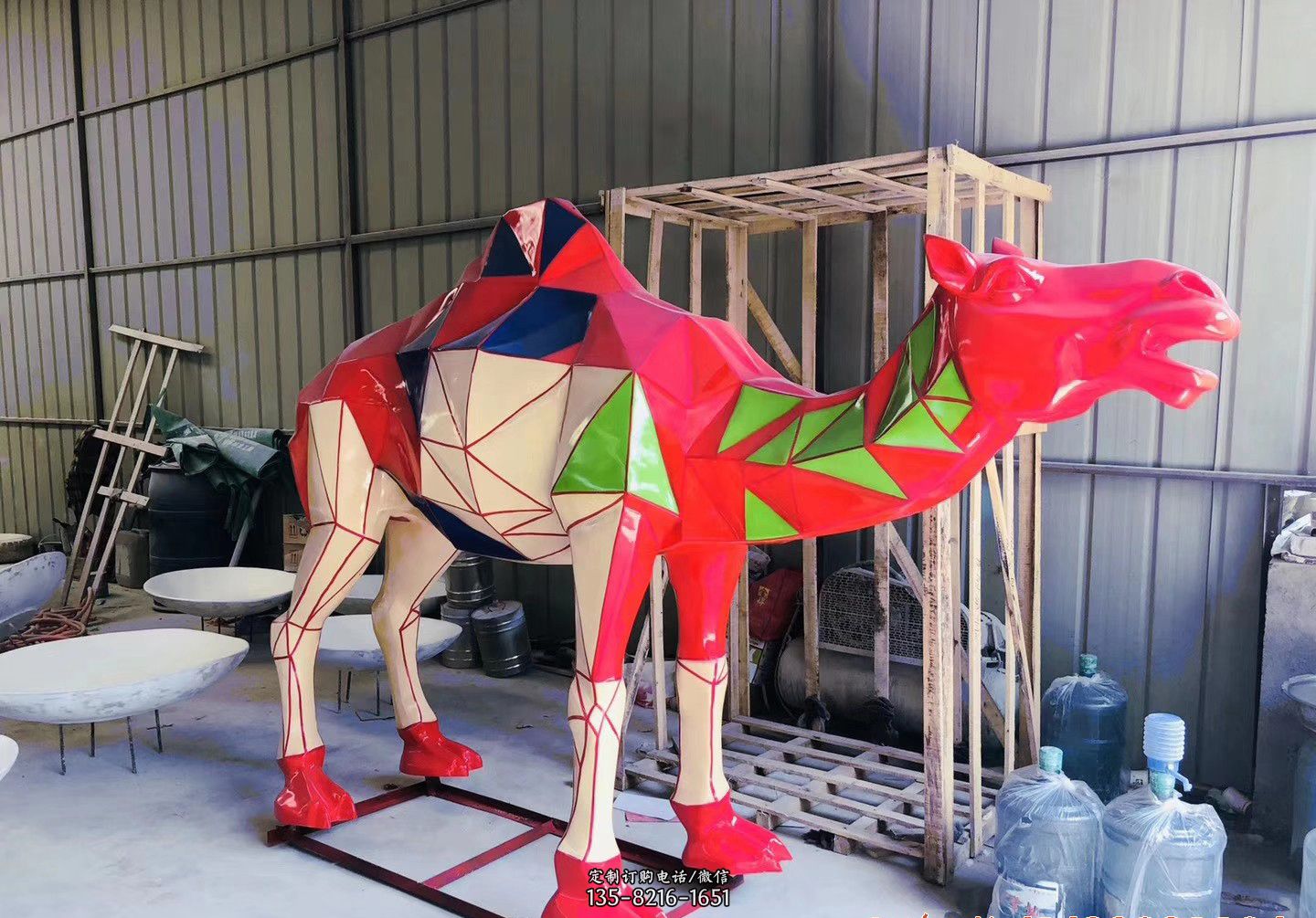 不锈钢彩绘骆驼雕塑