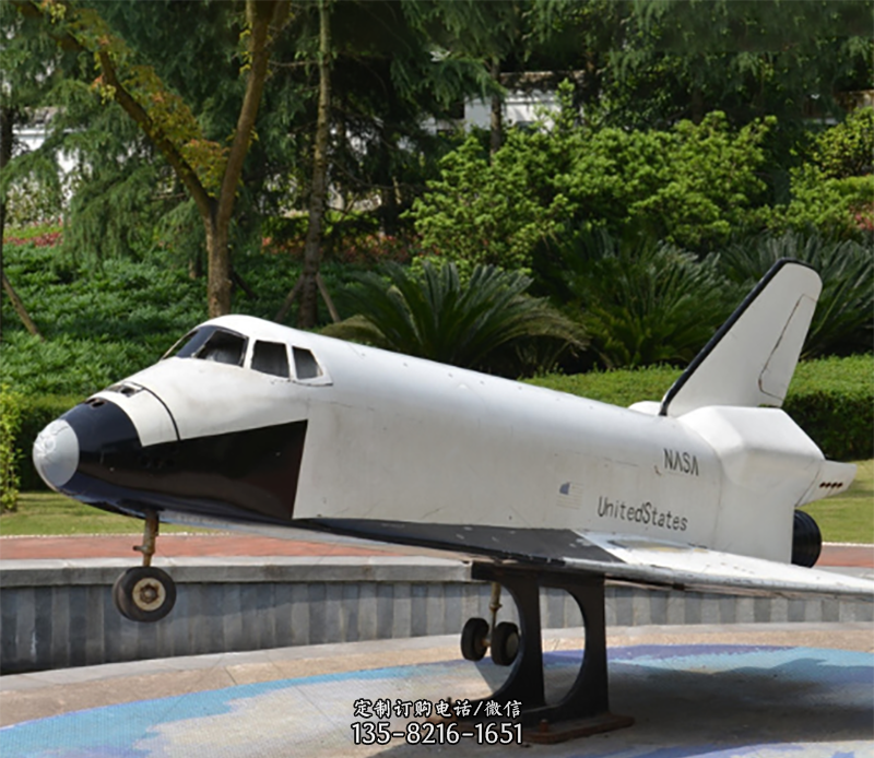 不锈钢飞机雕塑造型