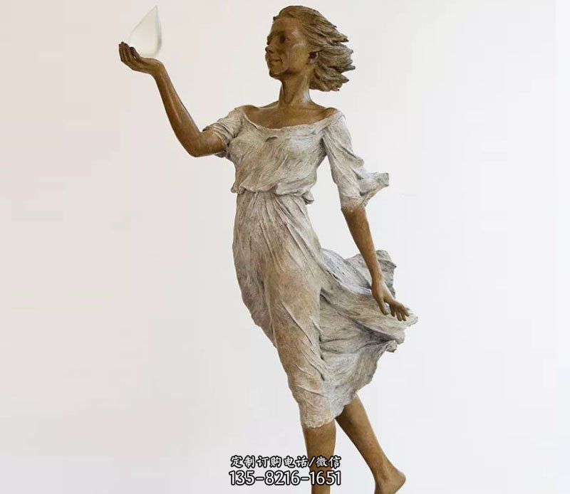 广场铜雕西方美女玩耍人物雕塑 广场铜雕西方美女玩耍人物雕塑
