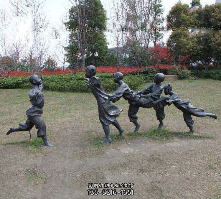 铸铜老鹰捉小鸡儿童雕塑 铸铜老鹰捉小鸡儿童雕塑