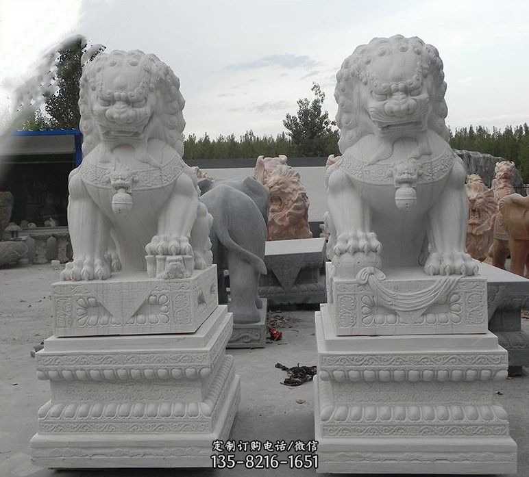 汉白玉守门狮子雕塑