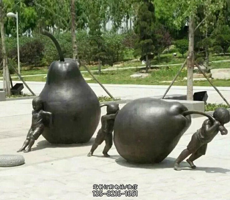 公园推鸭梨的小孩小品铜雕