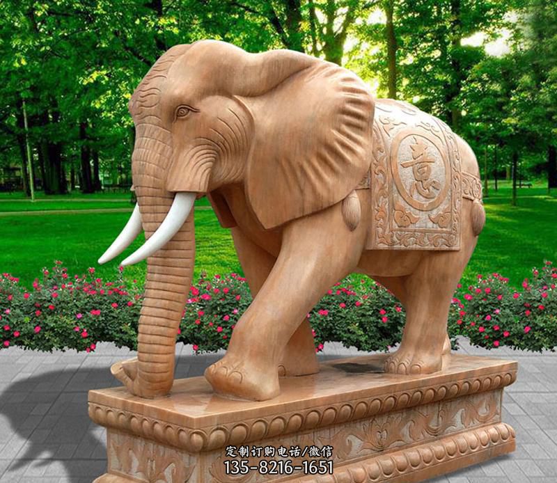 公园晚霞红大象雕塑