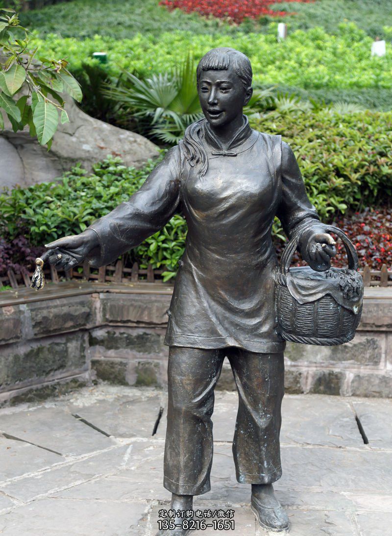 公园提篮子的女人景观铜雕