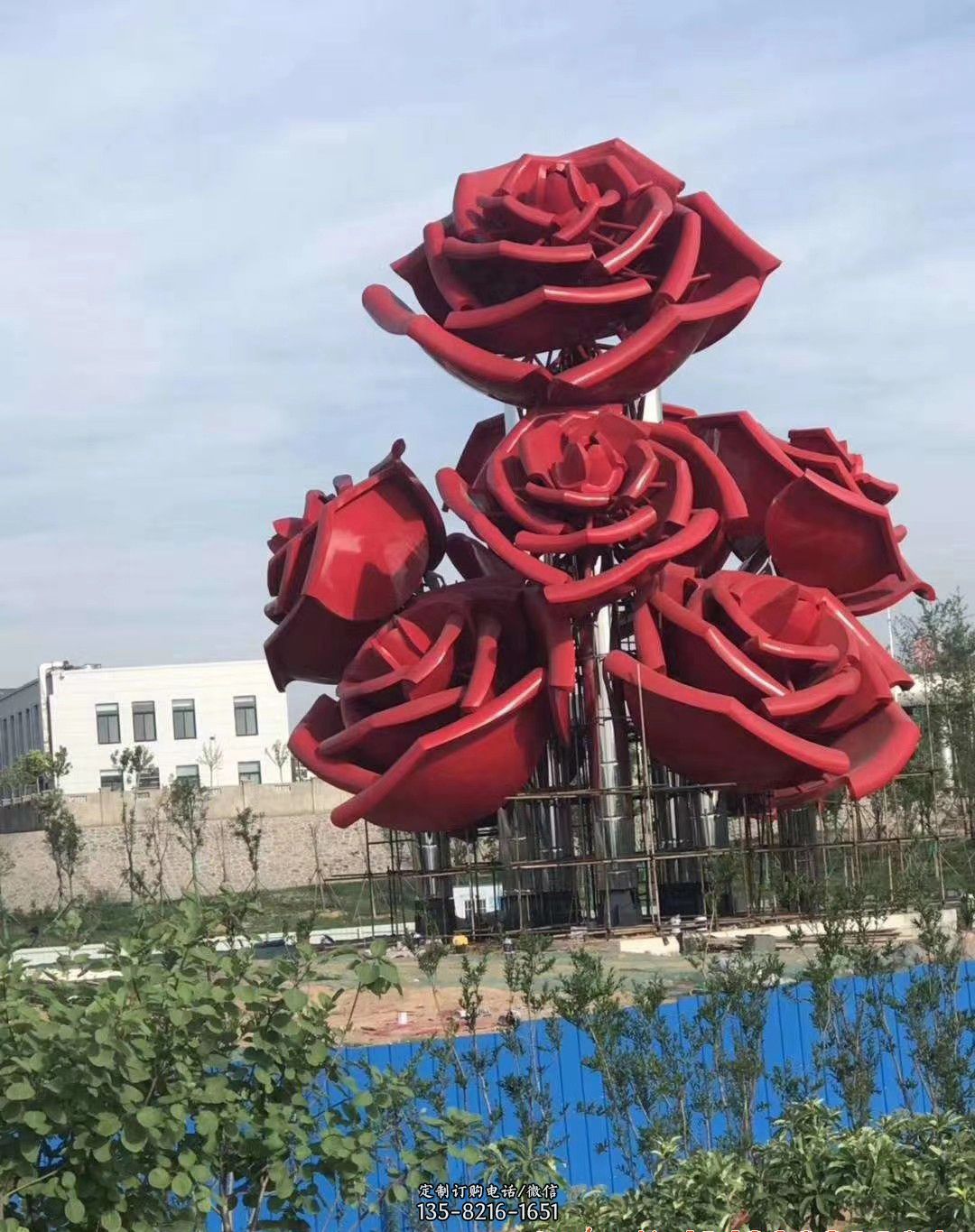 不锈钢红色玫瑰花雕塑