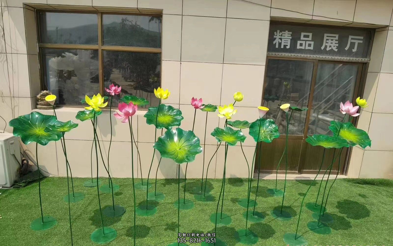 不锈钢喷漆荷花景观雕塑 不锈钢喷漆荷花景观雕塑