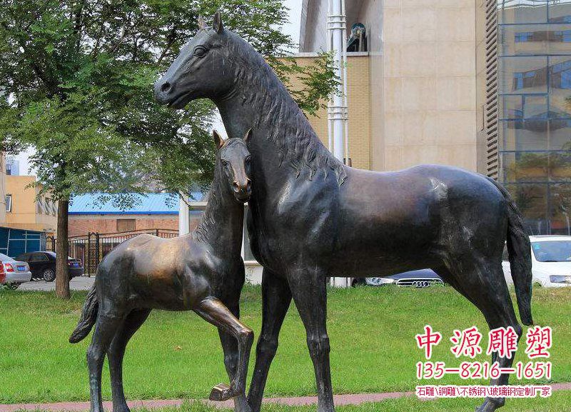 铜雕母子马
