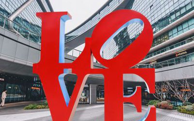 广场彩绘玻璃钢抽象LOVE景观雕塑