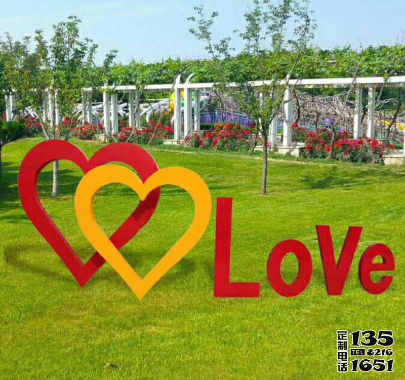 公园景区创意玻璃钢love表达爱意的爱心雕塑 公园景区创意玻璃钢love表达爱意的爱心雕塑