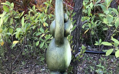 园林单腿站立的玻璃钢青蛙雕塑