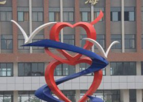 校园玻璃钢创意彩绘爱心雕塑