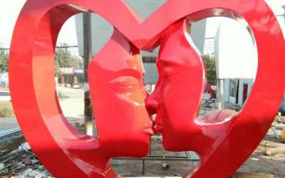 公园广场玻璃钢亲亲爱心雕塑