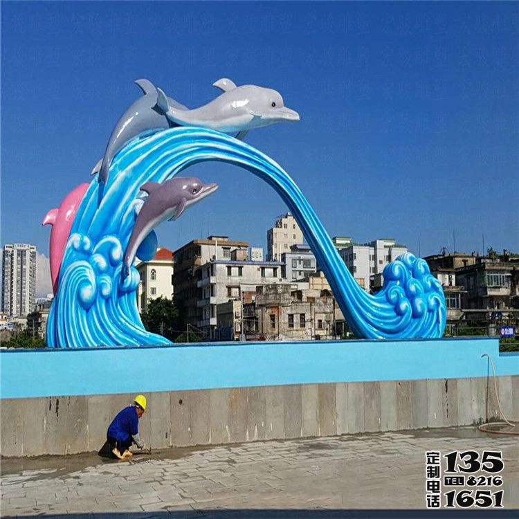  大型广场摆放跳跃的玻璃钢海豚雕塑