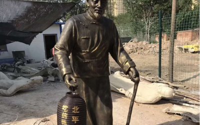 景区广场摆放提灯笼的老人玻璃钢仿铜雕塑