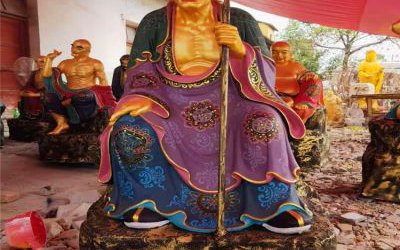 玻璃钢彩绘拿着棍子的十八罗汉雕塑