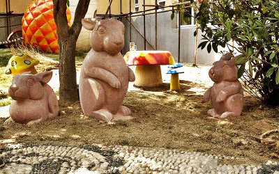 广场庭院三只抽象玻璃钢兔子雕塑