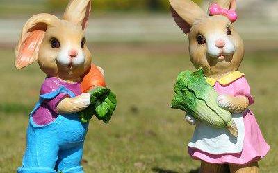  园林摆件两只可爱卡通玻璃钢兔子雕塑