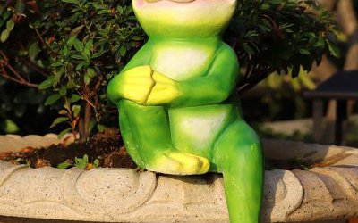 公园卡通彩绘玻璃钢青蛙雕塑