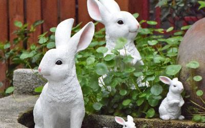 草坪四只白色仿真玻璃钢兔子雕塑
