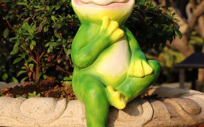 庭院卡通彩绘玻璃钢青蛙雕塑