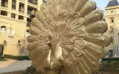 景区大型玻璃钢仿铜孔雀雕塑